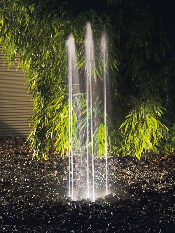 Beleuchtetes Water Quintet bei Nacht