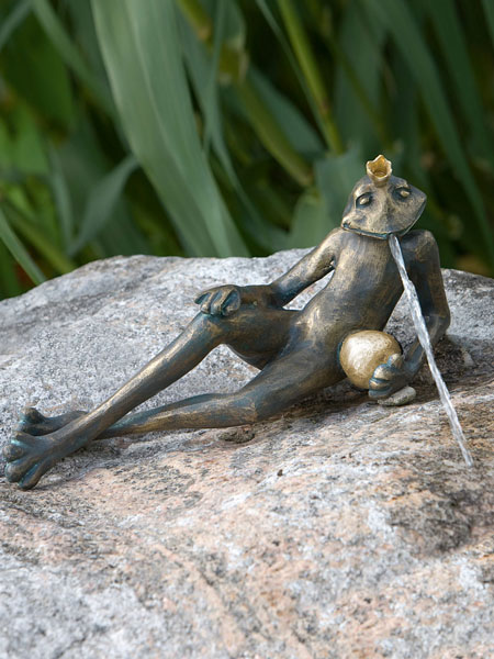 bronze-figur-frosch Bronzefigur Froschkönig Detlef (Art.Nr. 88766)