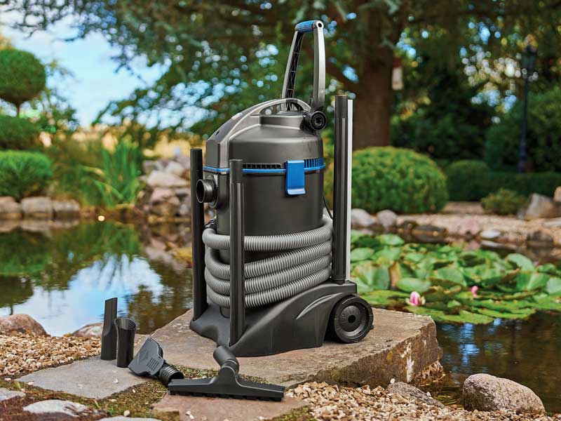 PondoVac 3 Set an einem natürlichen Teich