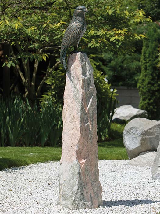 roter-milan-auf-saeule Bronzefigur Roter Milan auf Säule (Art.Nr. 88568)