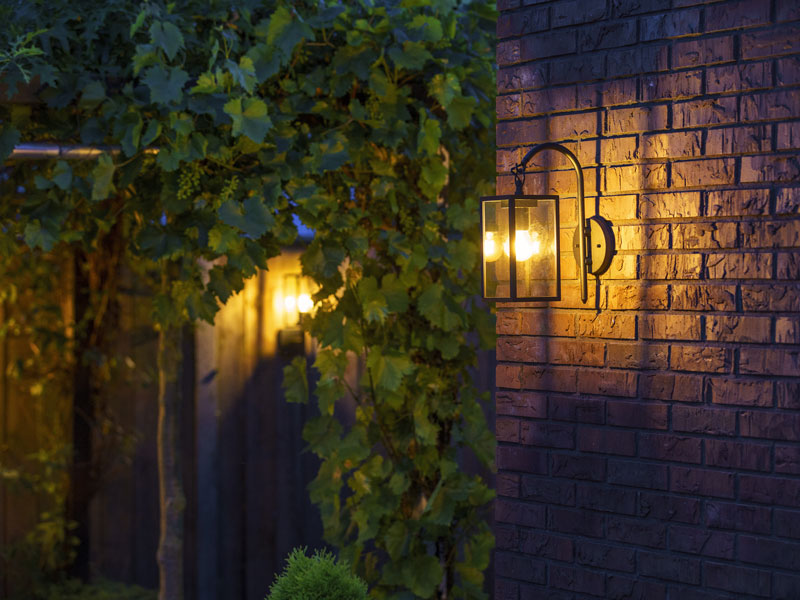 Columba Wandleuchte an einer Hauswand