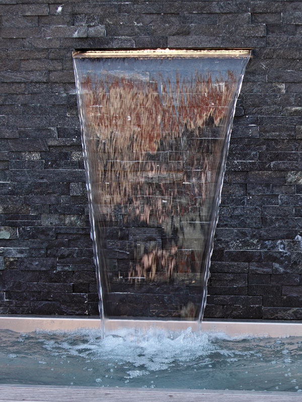 Waterfall 90 in einem Gartenpool