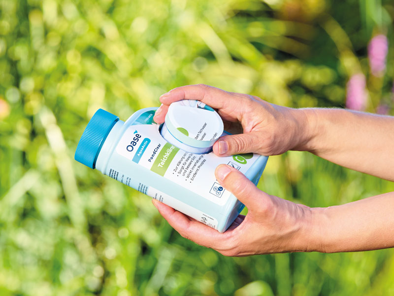 AquaActiv PondClear mit derausnehmbarem Dosierbecher