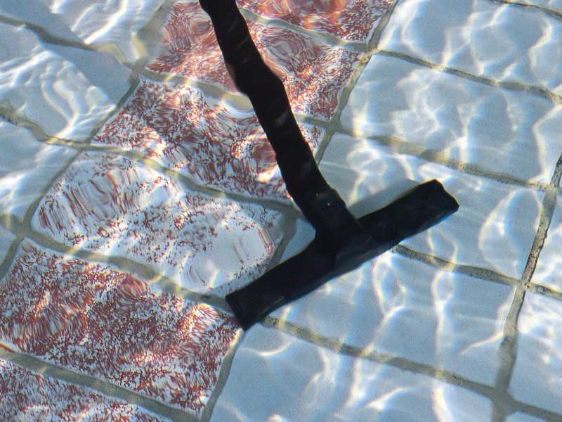 PondoVac Classic bei der Nutzung unter Wasser