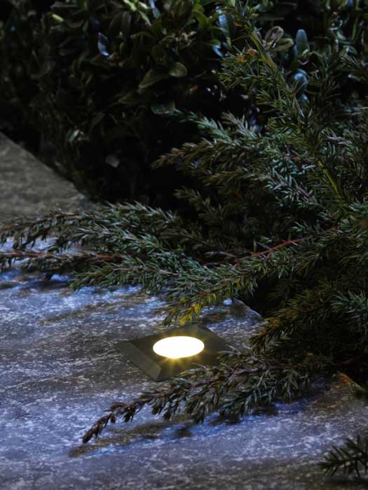 GardenLights Atria Warmwhite in Steinboden eingebaut