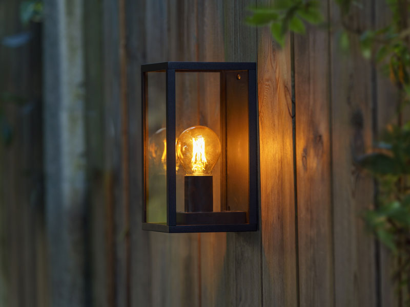 Nahaufnahme einer Wandleuchte Sitta