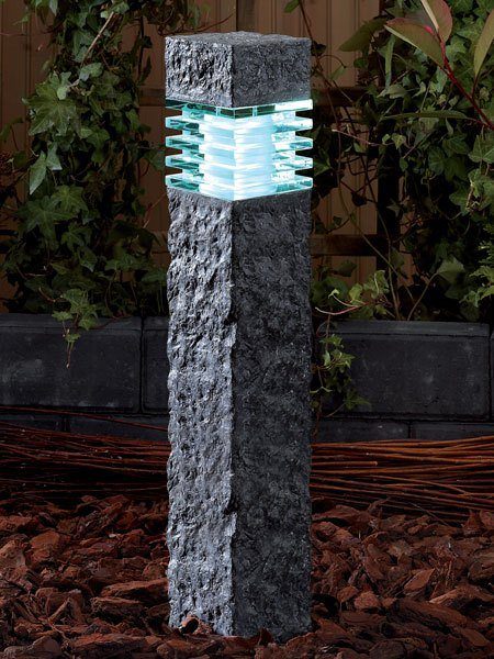 Gartenleuchte Kolossos in der Dämmerung