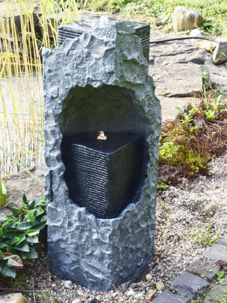 Brunnen Lizu seitlich