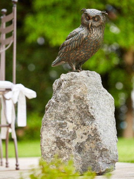 Bronzefigur Uhu, sitzend auf Granitstein (ArtNr. 88878.4)