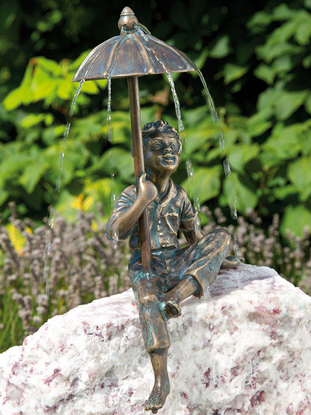 Bronzefigur Flo mit Schirm (Art.Nr. 88649)