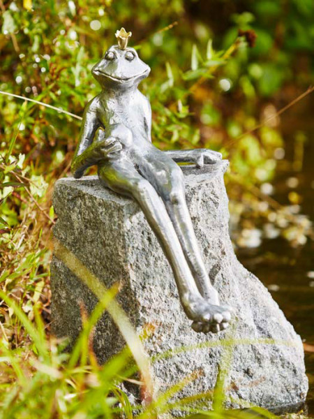 Alu-Figur Froschkönig Gunter auf Granitstele (88765alu.4)