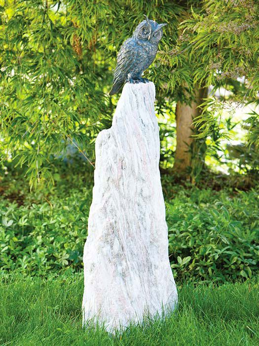 Bronzefigur Waldohreule auf Säule